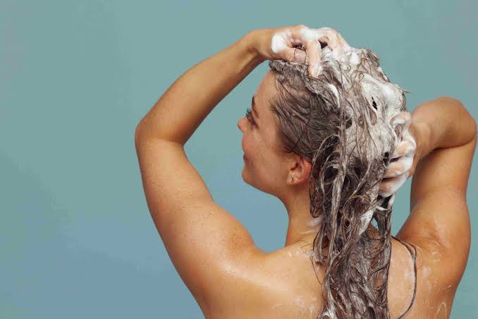 Menstruasi Bukan Alasan Berhenti Merawat Diri - Fakta & Mitos Gunting Kuku dan Keramas Saat Haid!